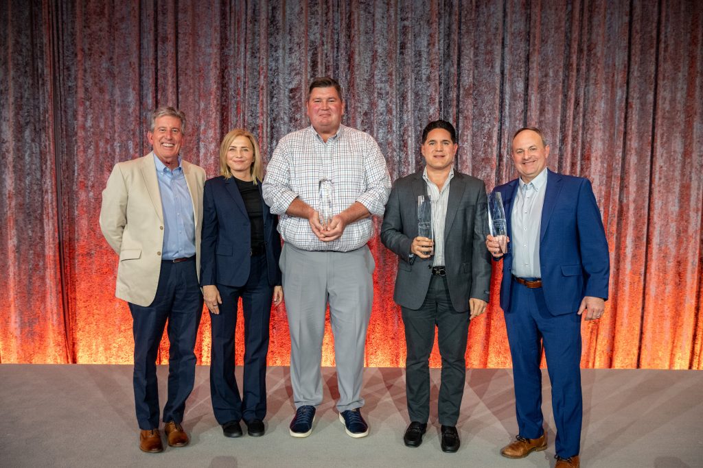 International-Motors-honors-dealers